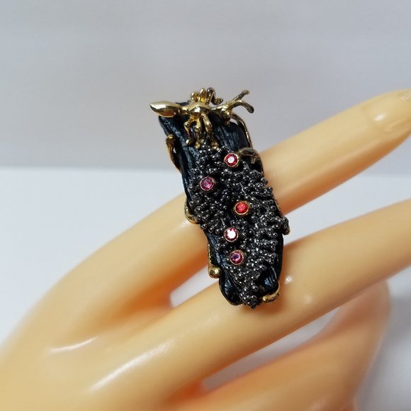 Women's Ring Ant on a Log with Red Sapphire Size 6 - Picture 7 of 11